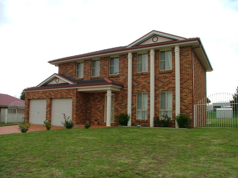 26  Richardson St, Bathurst NSW 2795