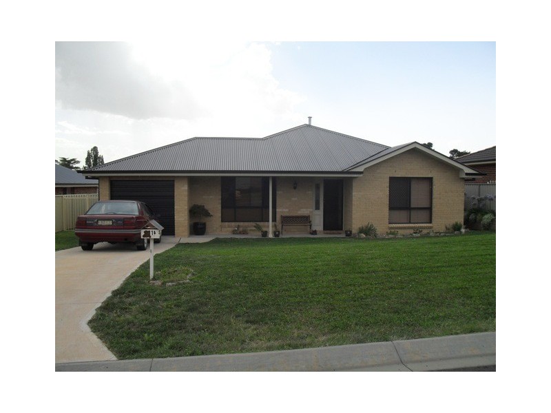 11 Sundown Dr, Kelso NSW 2795