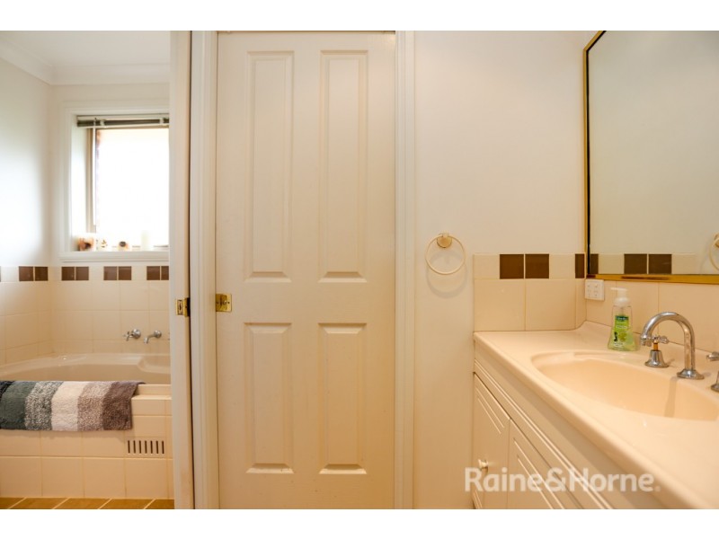 11 Maple Close, Kelso NSW 2795