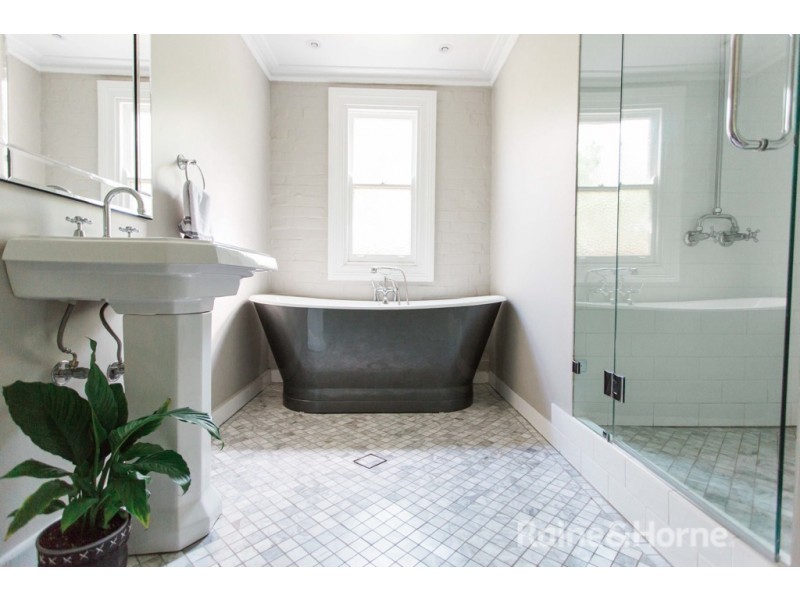 208-210 HOPE STREET, Bathurst NSW 2795