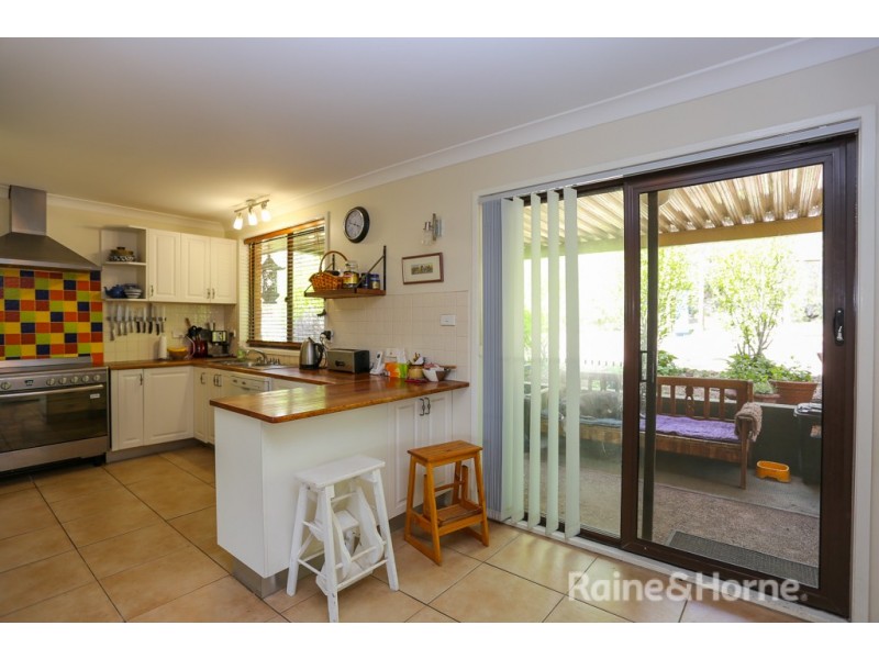 4 Strathmore Drive, Forest Grove NSW 2795