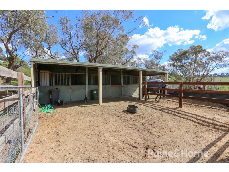4 Strathmore Drive, Forest Grove NSW 2795