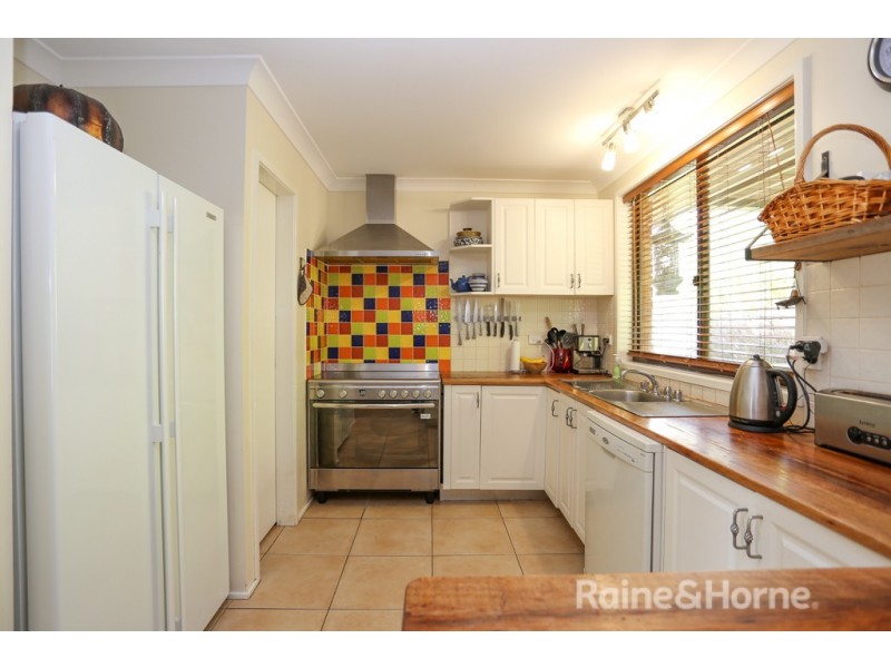 4 Strathmore Drive, Forest Grove NSW 2795