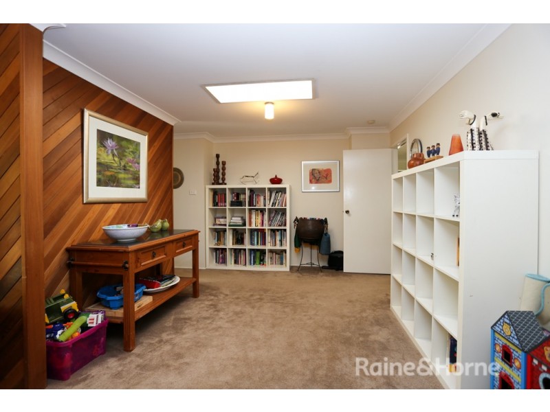 4 Strathmore Drive, Forest Grove NSW 2795