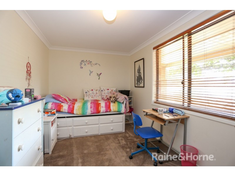 4 Strathmore Drive, Forest Grove NSW 2795