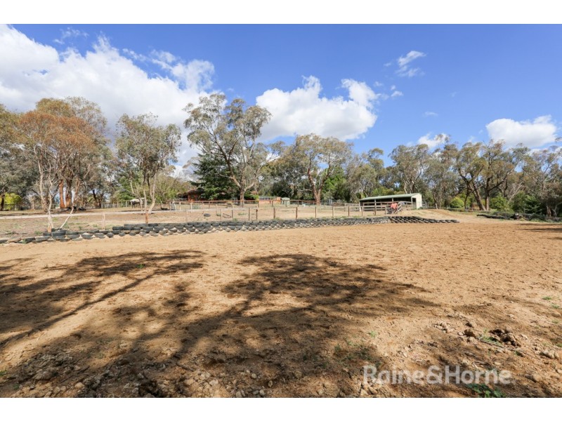 4 Strathmore Drive, Forest Grove NSW 2795