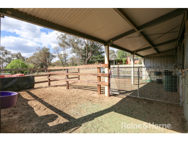 4 Strathmore Drive, Forest Grove NSW 2795