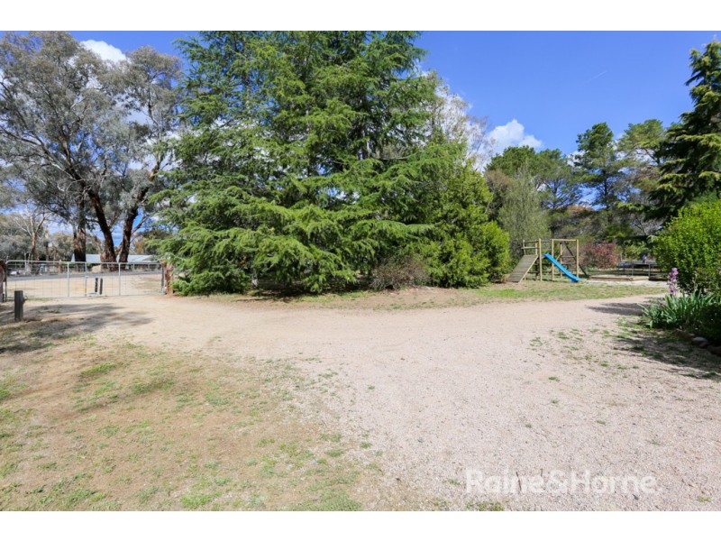 4 Strathmore Drive, Forest Grove NSW 2795