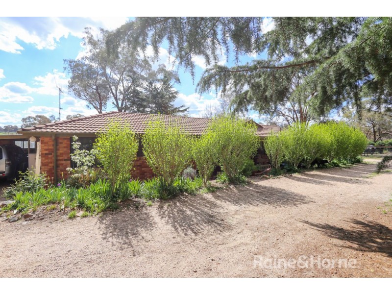 4 Strathmore Drive, Forest Grove NSW 2795