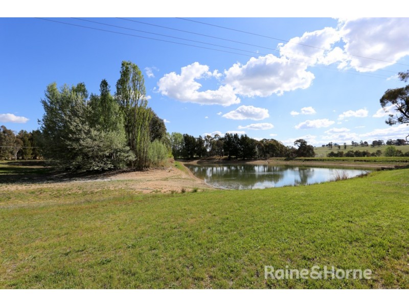 4 Strathmore Drive, Forest Grove NSW 2795