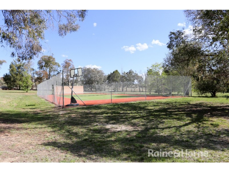 4 Strathmore Drive, Forest Grove NSW 2795