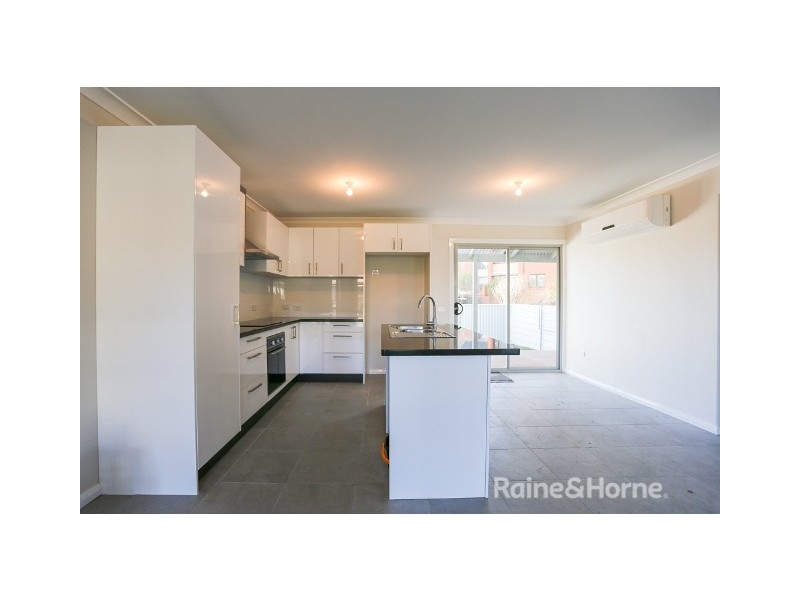 10 Rivett Place, Bathurst NSW 2795