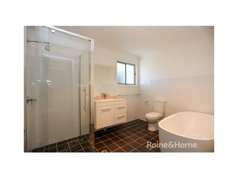 10 Rivett Place, Bathurst NSW 2795