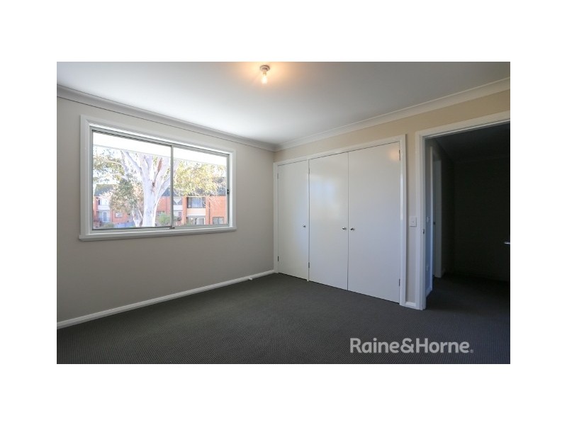 10 Rivett Place, Bathurst NSW 2795