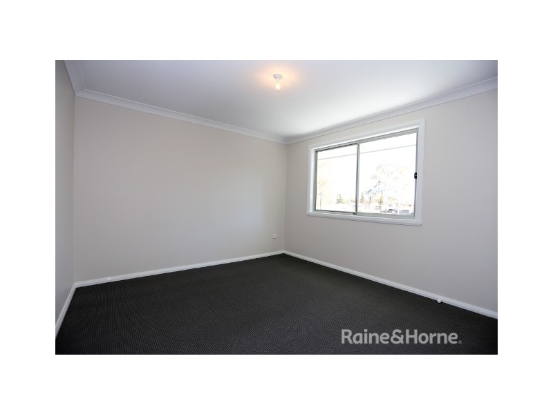 10 Rivett Place, Bathurst NSW 2795