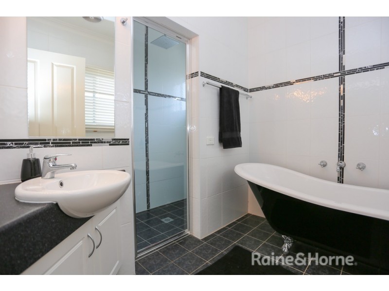 10 Torch Street, South Bathurst NSW 2795