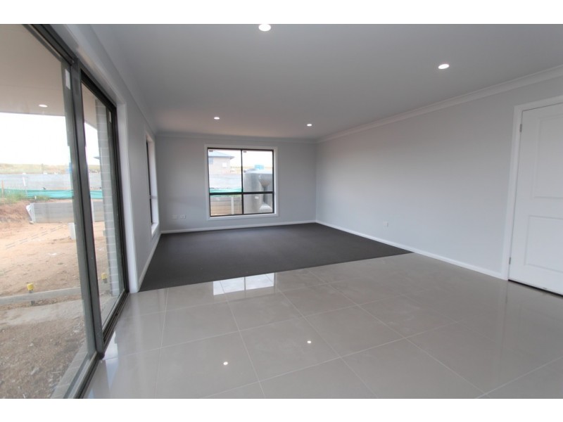 87 Basalt Way, Kelso NSW 2795