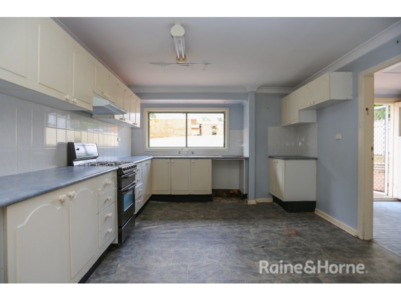 122 Sydney Road, Kelso NSW 2795