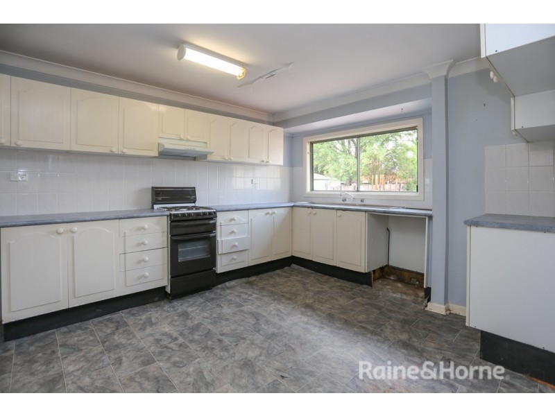 122 Sydney Road, Kelso NSW 2795