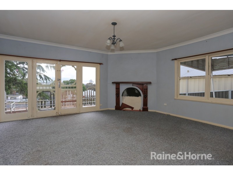 122 Sydney Road, Kelso NSW 2795