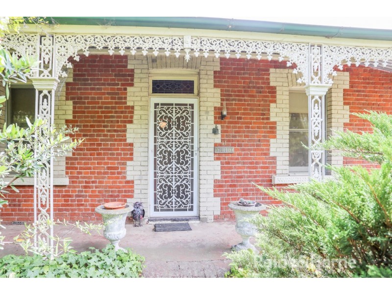 11 Busby Street, South Bathurst NSW 2795