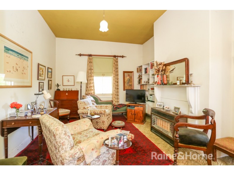 11 Busby Street, South Bathurst NSW 2795