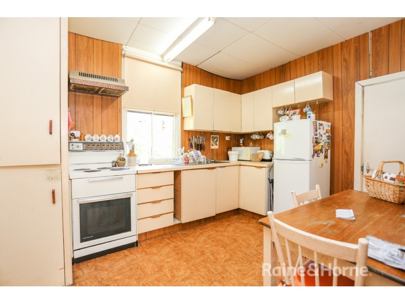 11 Busby Street, South Bathurst NSW 2795