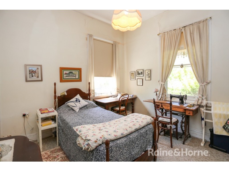 11 Busby Street, South Bathurst NSW 2795