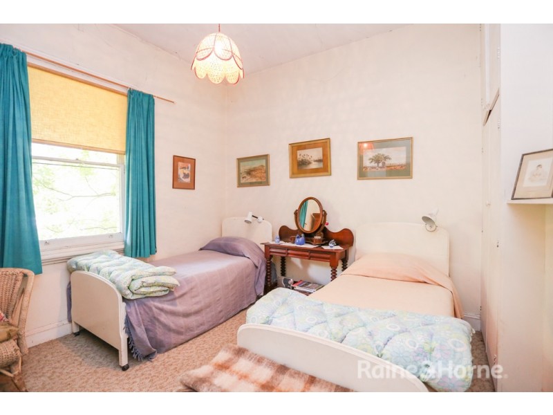 11 Busby Street, South Bathurst NSW 2795