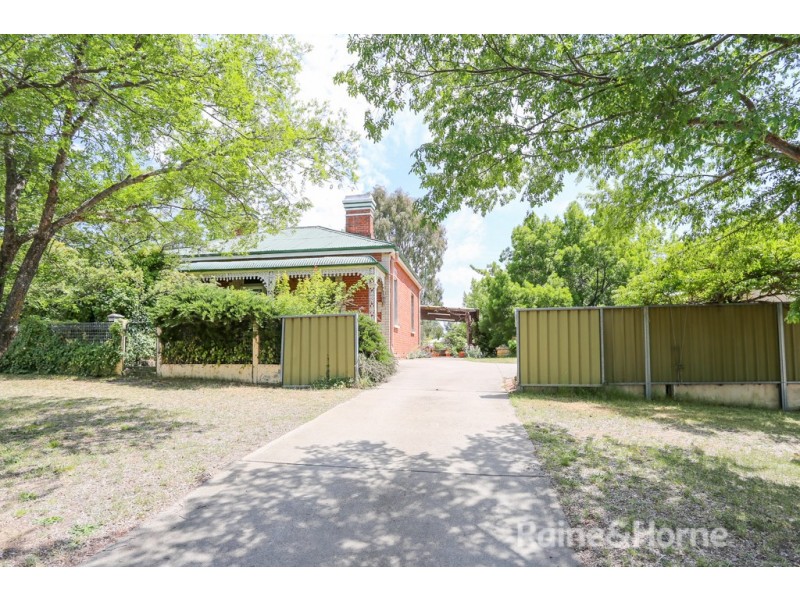 11 Busby Street, South Bathurst NSW 2795
