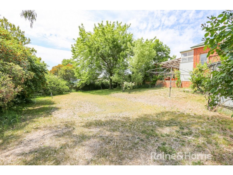 11 Busby Street, South Bathurst NSW 2795