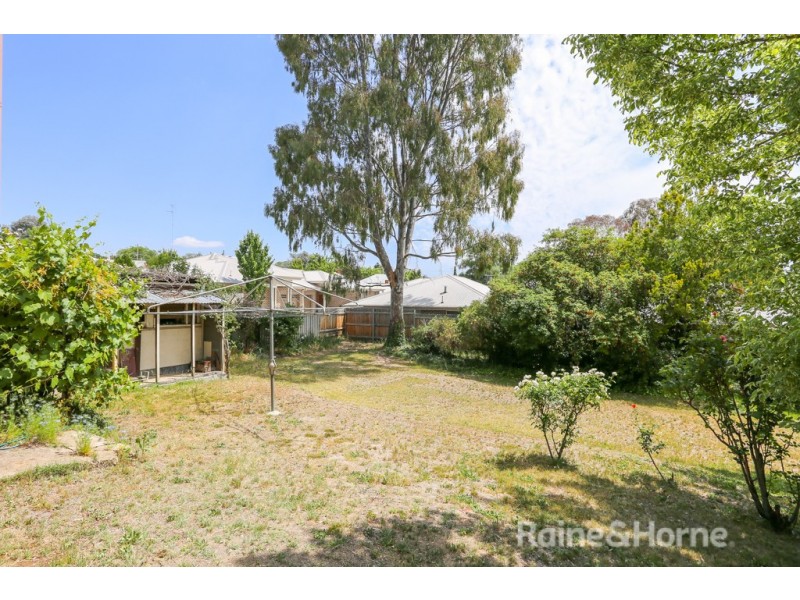 11 Busby Street, South Bathurst NSW 2795