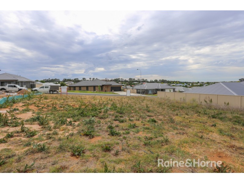 15 Cheviot Drive, Kelso NSW 2795