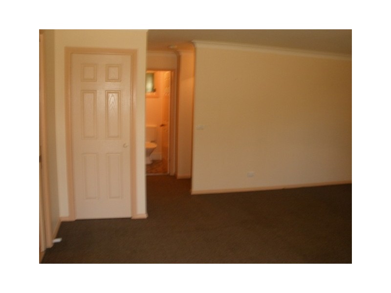 2/259 Bentinck St, Bathurst NSW 2795