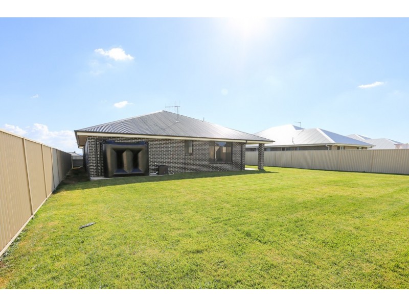 12 Ignatius Place, Kelso NSW 2795