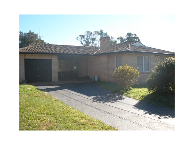 4 Miriyan Dr, Kelso NSW 2795