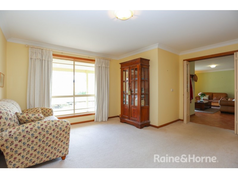 15 Glenhaven Crescent, Perthville NSW 2795