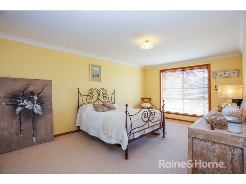 15 Glenhaven Crescent, Perthville NSW 2795