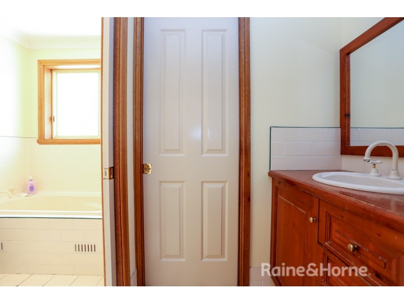 15 Glenhaven Crescent, Perthville NSW 2795