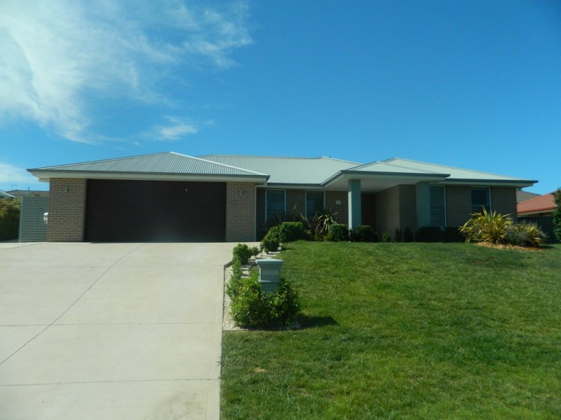33 Emerald Dr, Kelso NSW 2795