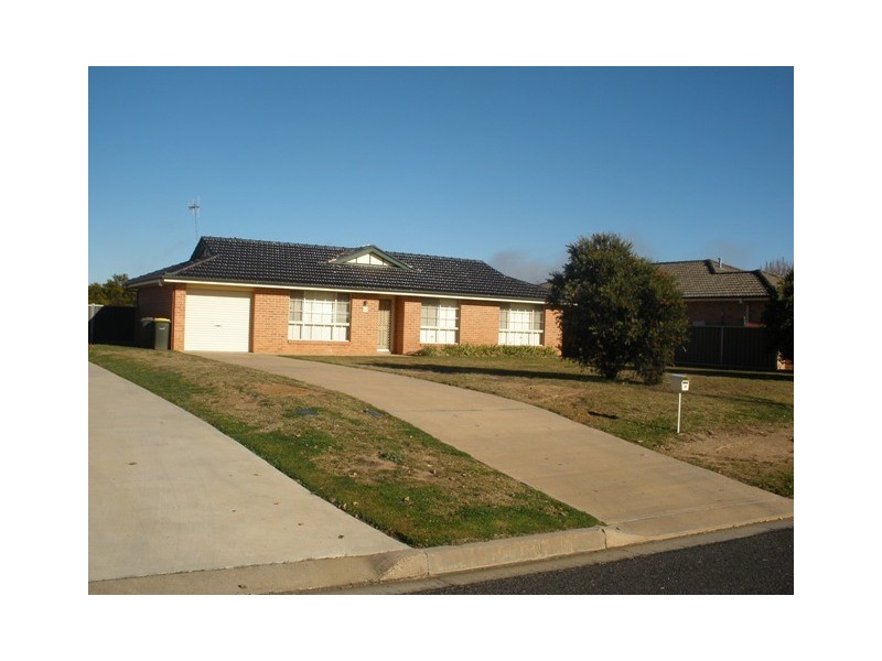 45 Opperman Way, Bathurst NSW 2795