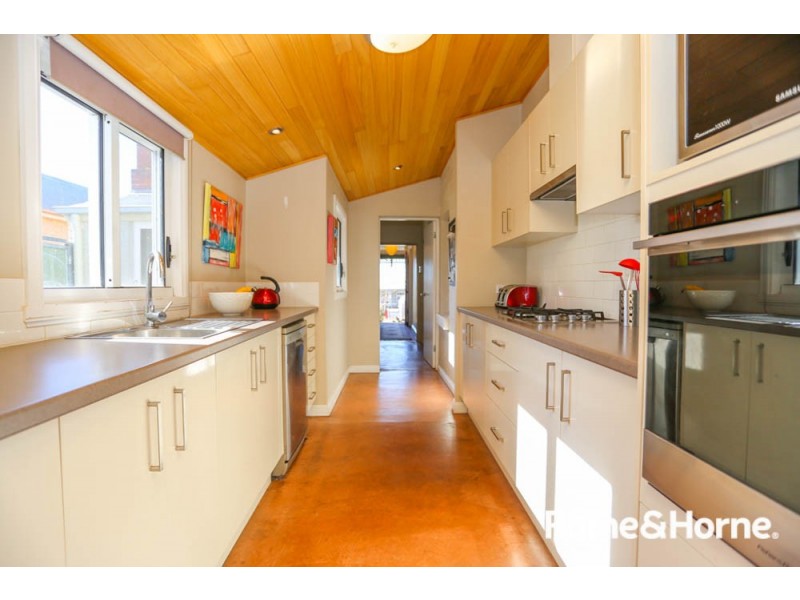 324 Howick Street, Bathurst NSW 2795