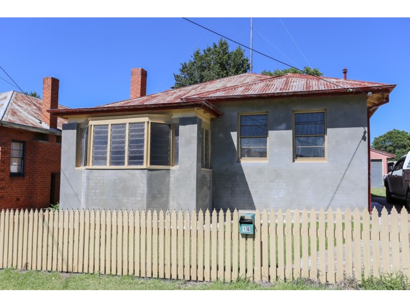 16 Oakes Street, Bathurst NSW 2795
