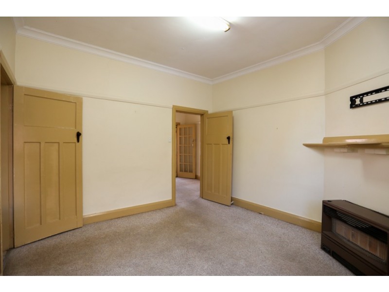 16 Oakes Street, Bathurst NSW 2795