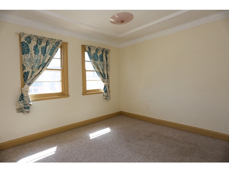16 Oakes Street, Bathurst NSW 2795