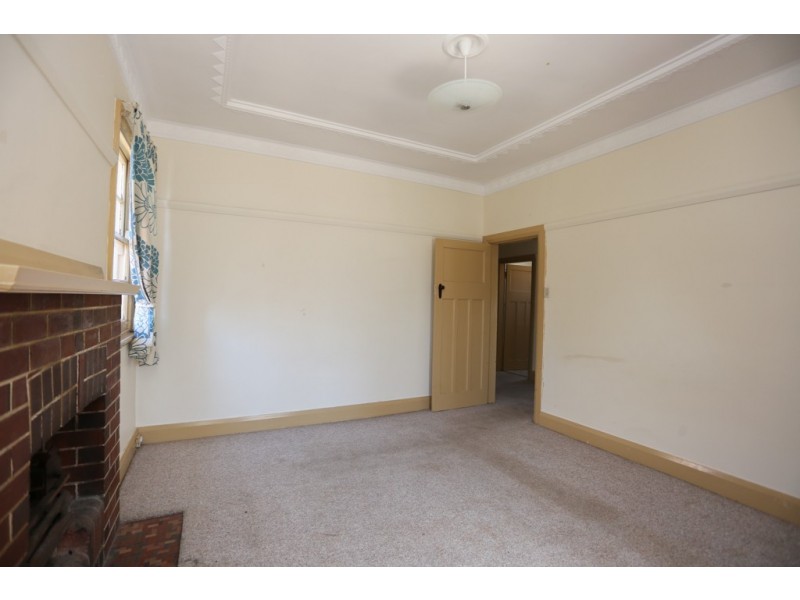 16 Oakes Street, Bathurst NSW 2795