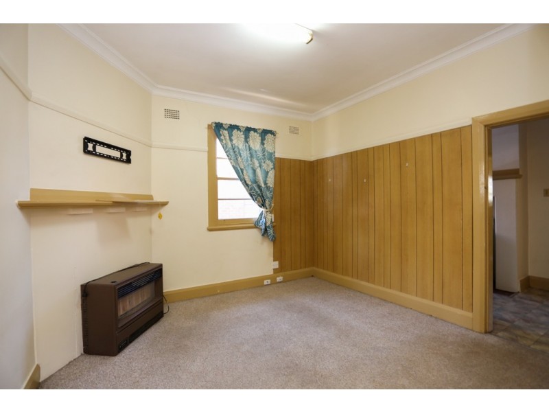 16 Oakes Street, Bathurst NSW 2795