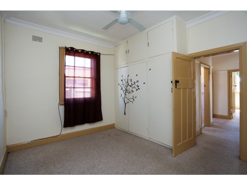 16 Oakes Street, Bathurst NSW 2795