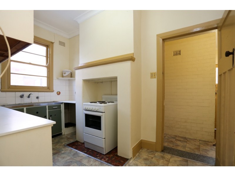 16 Oakes Street, Bathurst NSW 2795