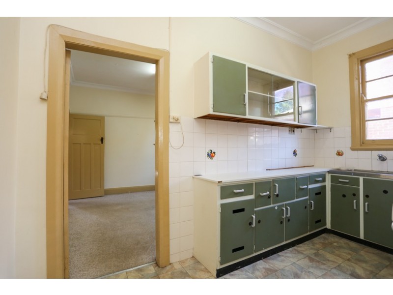 16 Oakes Street, Bathurst NSW 2795